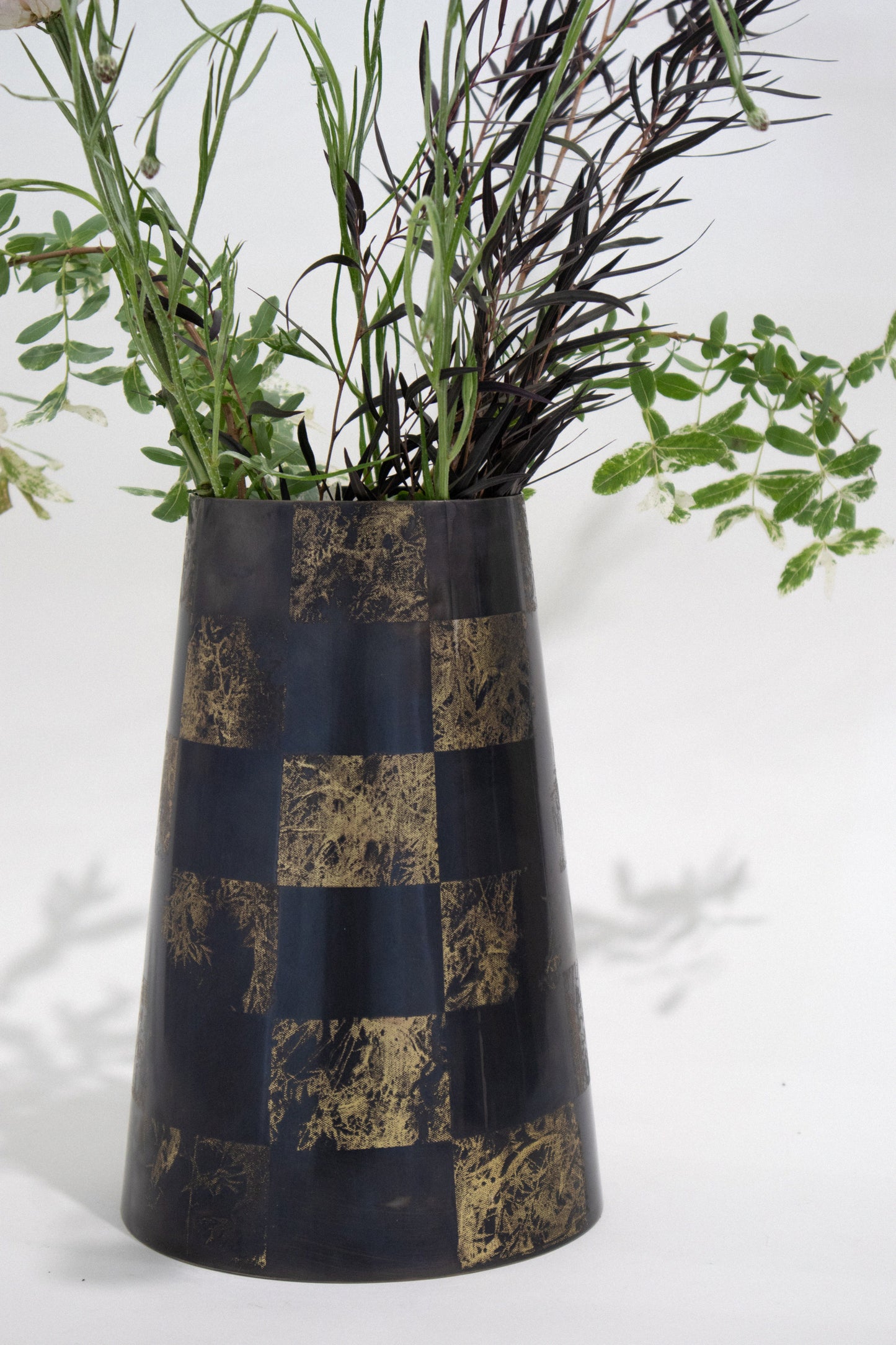 Willow Vase Wide - Checkered